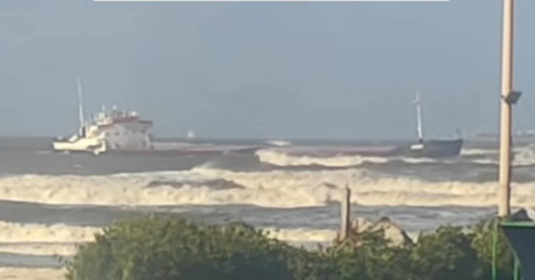 تعطل مركب بحمولة 5000 طن في غاطس بورسعيد دون تأثير على الملاحة