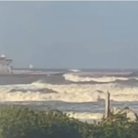 تعطل مركب بحمولة 5000 طن في غاطس بورسعيد دون تأثير على الملاحة