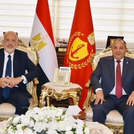 تعزيز التعاون المصري اليوناني: محافظ بورسعيد يستقبل سفير اليونان لبحث