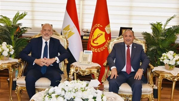 تعزيز التعاون المصري اليوناني: محافظ بورسعيد يستقبل سفير اليونان لبحث